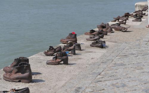 Jewish monument in Budapest with their shoes